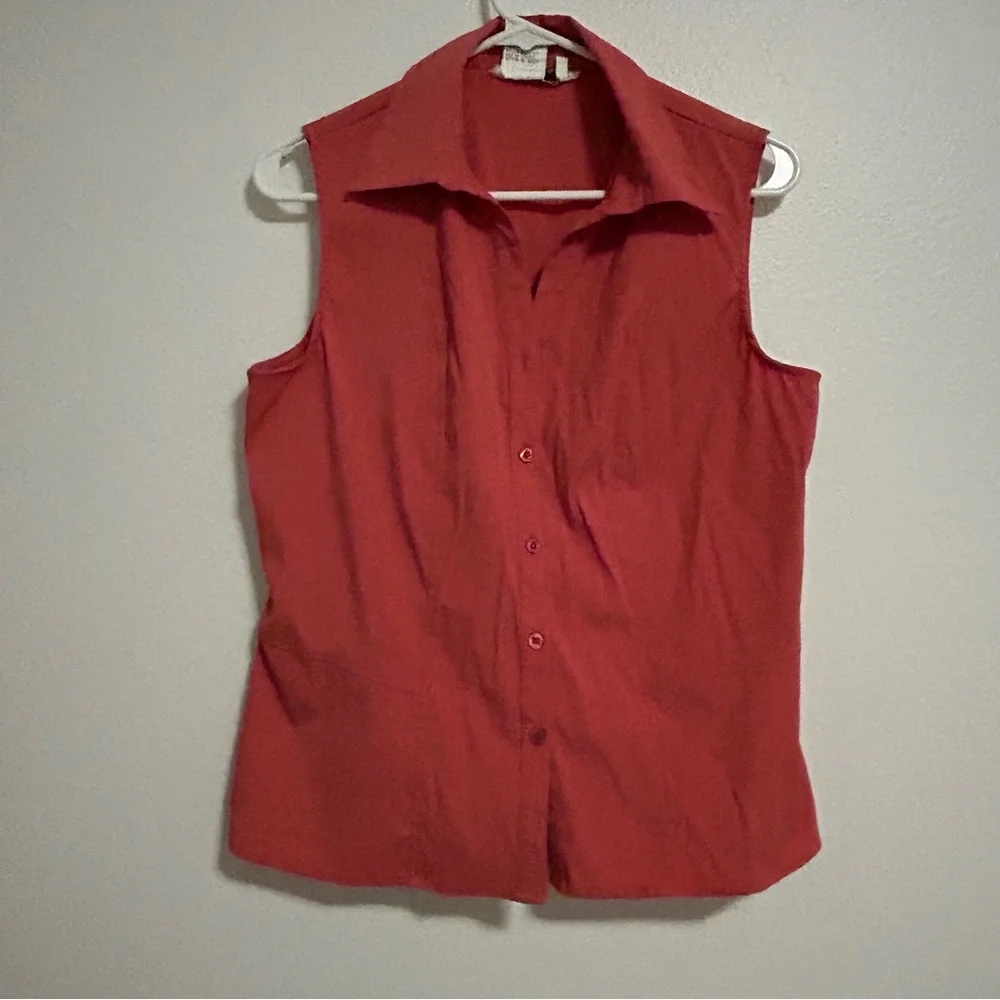 Sleeveless Coral Button-Up Women's Top - Picture 2 of 4